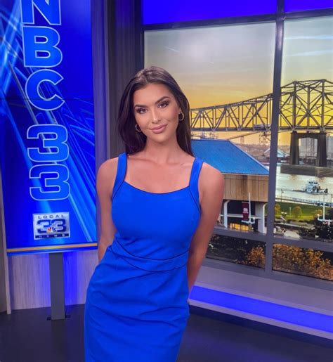 Aileen Hnatiuk Shares Major Career Move As Nfl Reporter Gushes I M