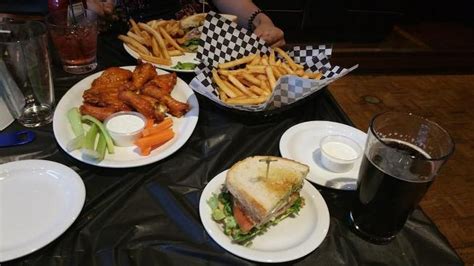 Cirivellos Sports Bar 1403 4115 N Viking Way Long Beach Ca 90808 Usa