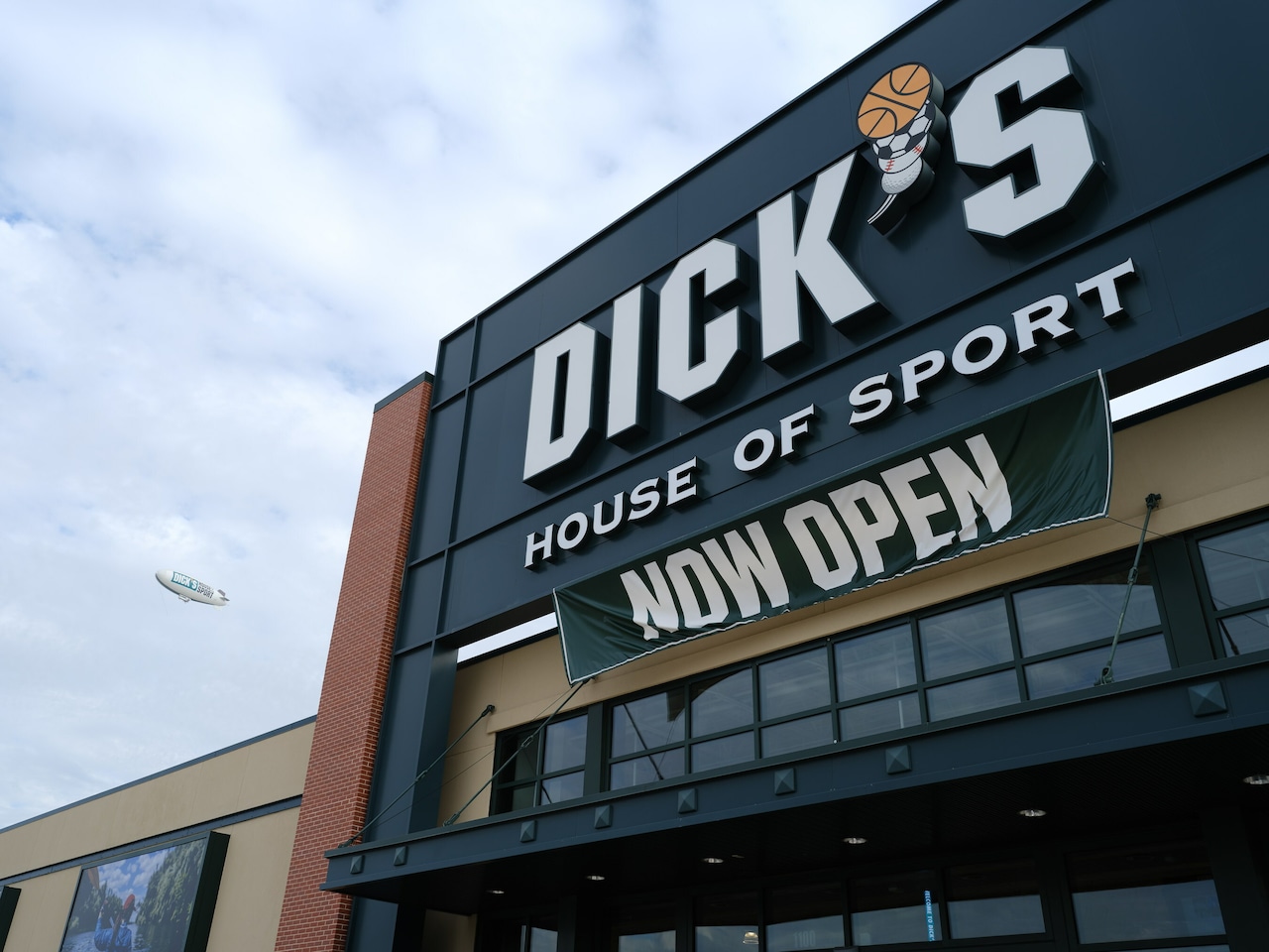 Dick S Sporting Goods New Sport Stores Feature Climbing Walls Golf Dick S Sporting Goods New Sport Stores Feature Climbing Walls Golf